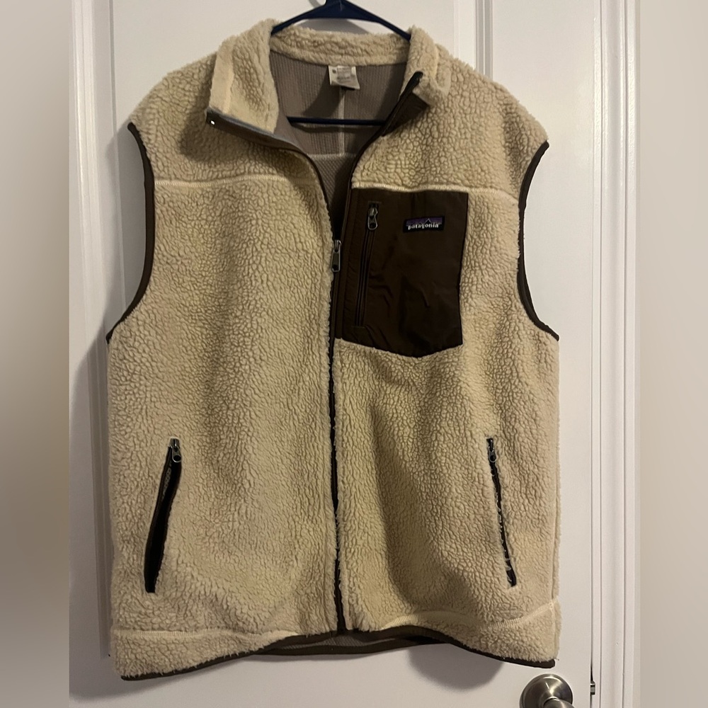 Cream Patagonia fleece vest
